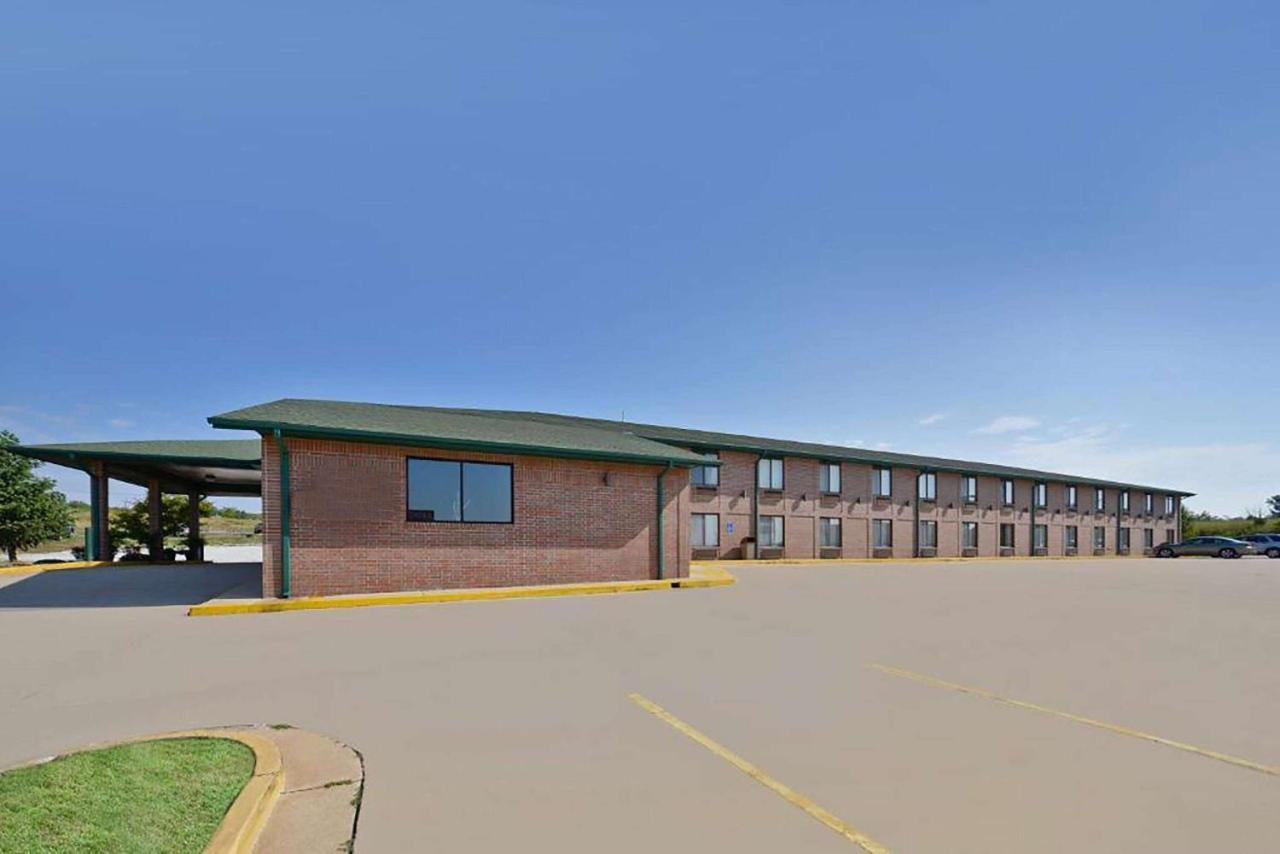 Days Inn By Wyndham Ozark Springfield Exterior photo